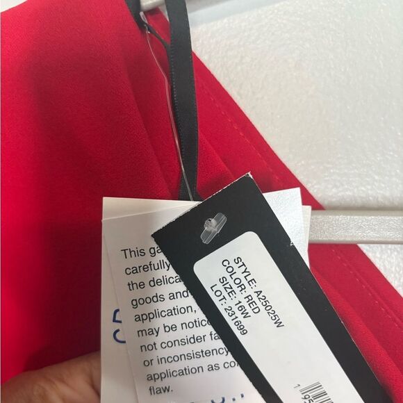 Betsy & Adam One Shoulder Crepe Scuba Trumpet Gown NWT - Picture 4 of 5